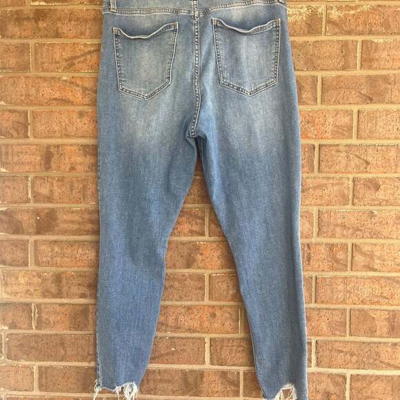 Lucky Brand Sz 14/32 A Bridgette High Rise Skinny Jeans distressed - Picture 2 of 10